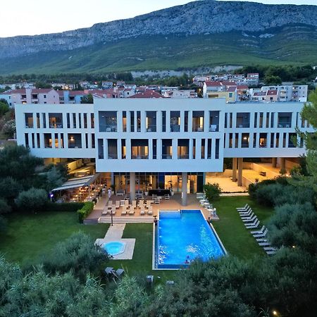 Hotel Salona Palace Экстерьер фото