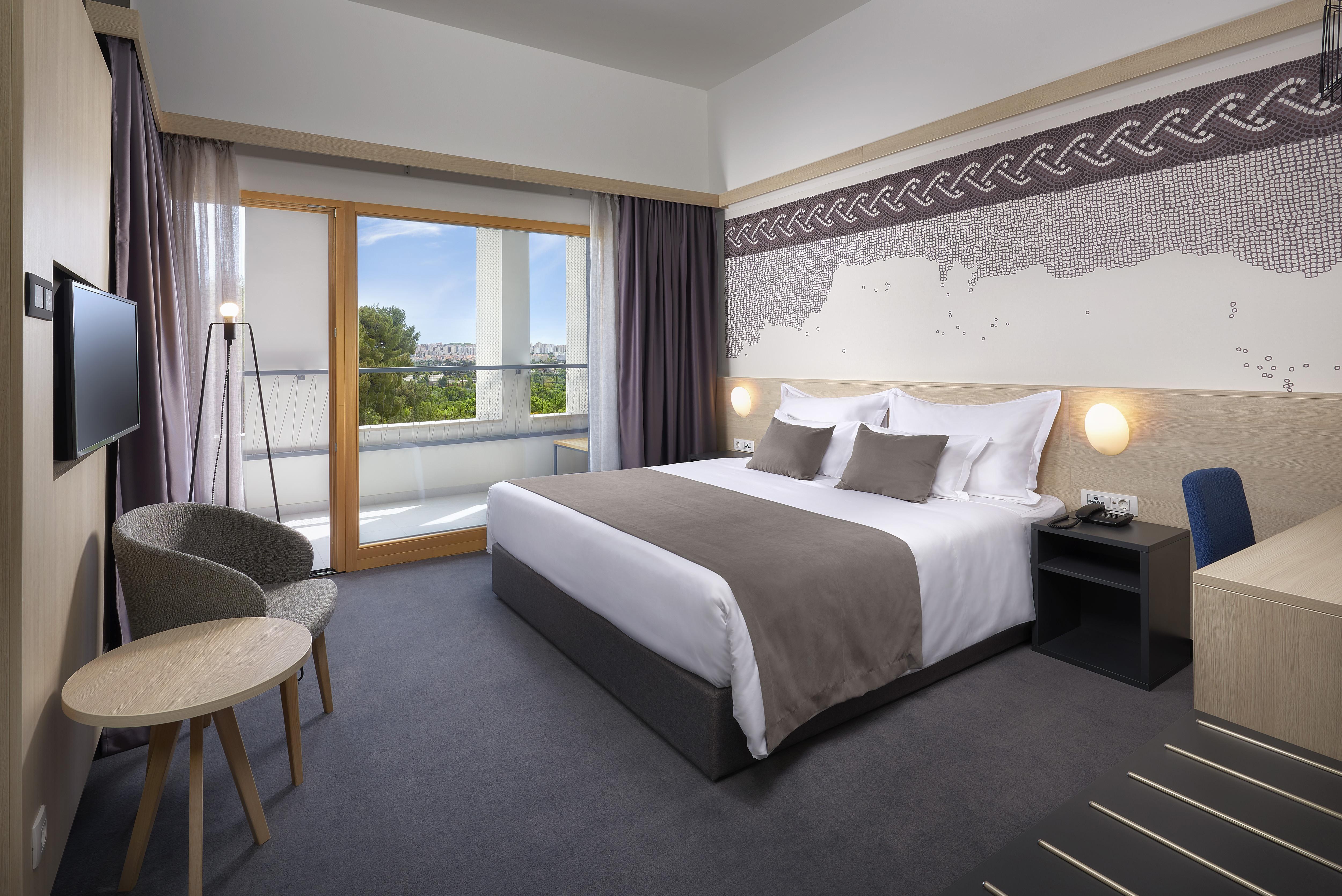 Hotel Salona Palace Экстерьер фото