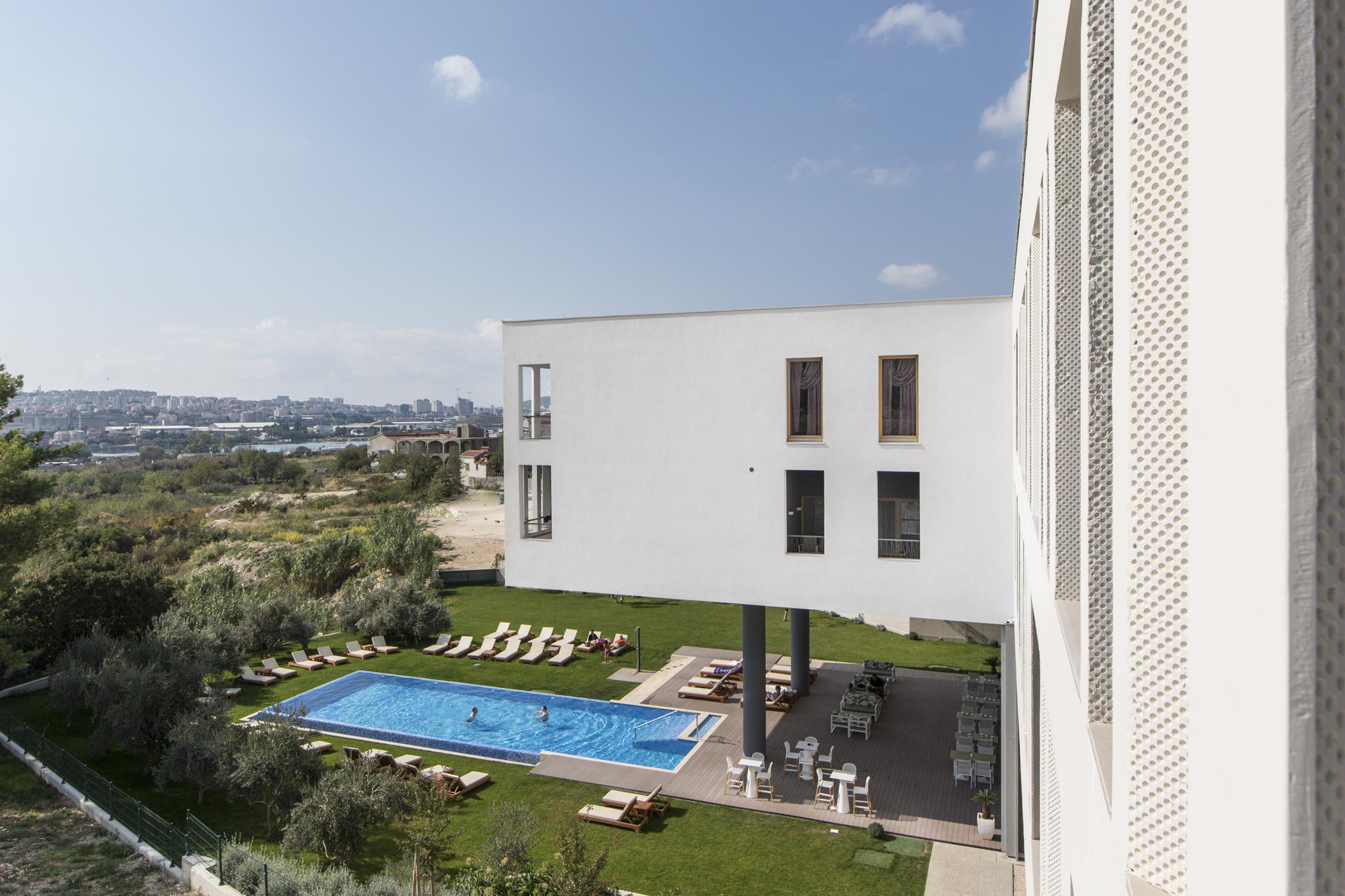 Hotel Salona Palace Экстерьер фото