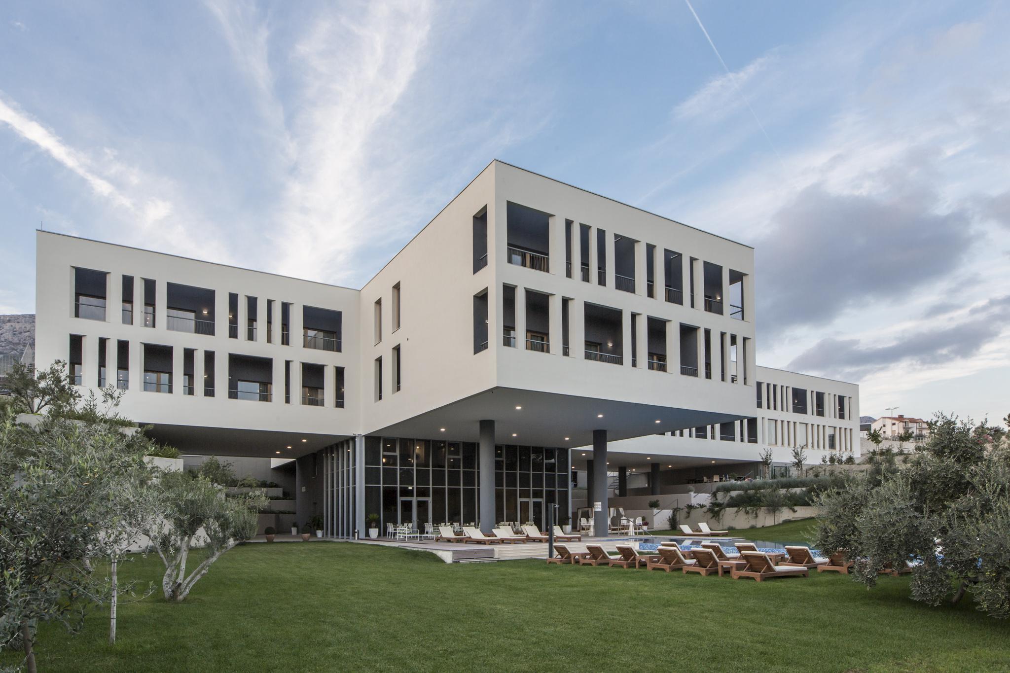 Hotel Salona Palace Экстерьер фото