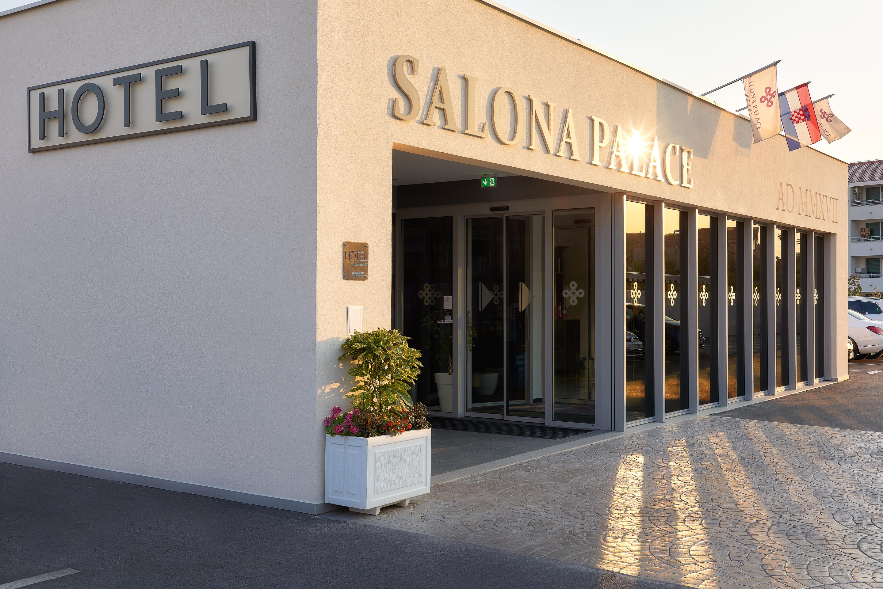 Hotel Salona Palace Экстерьер фото