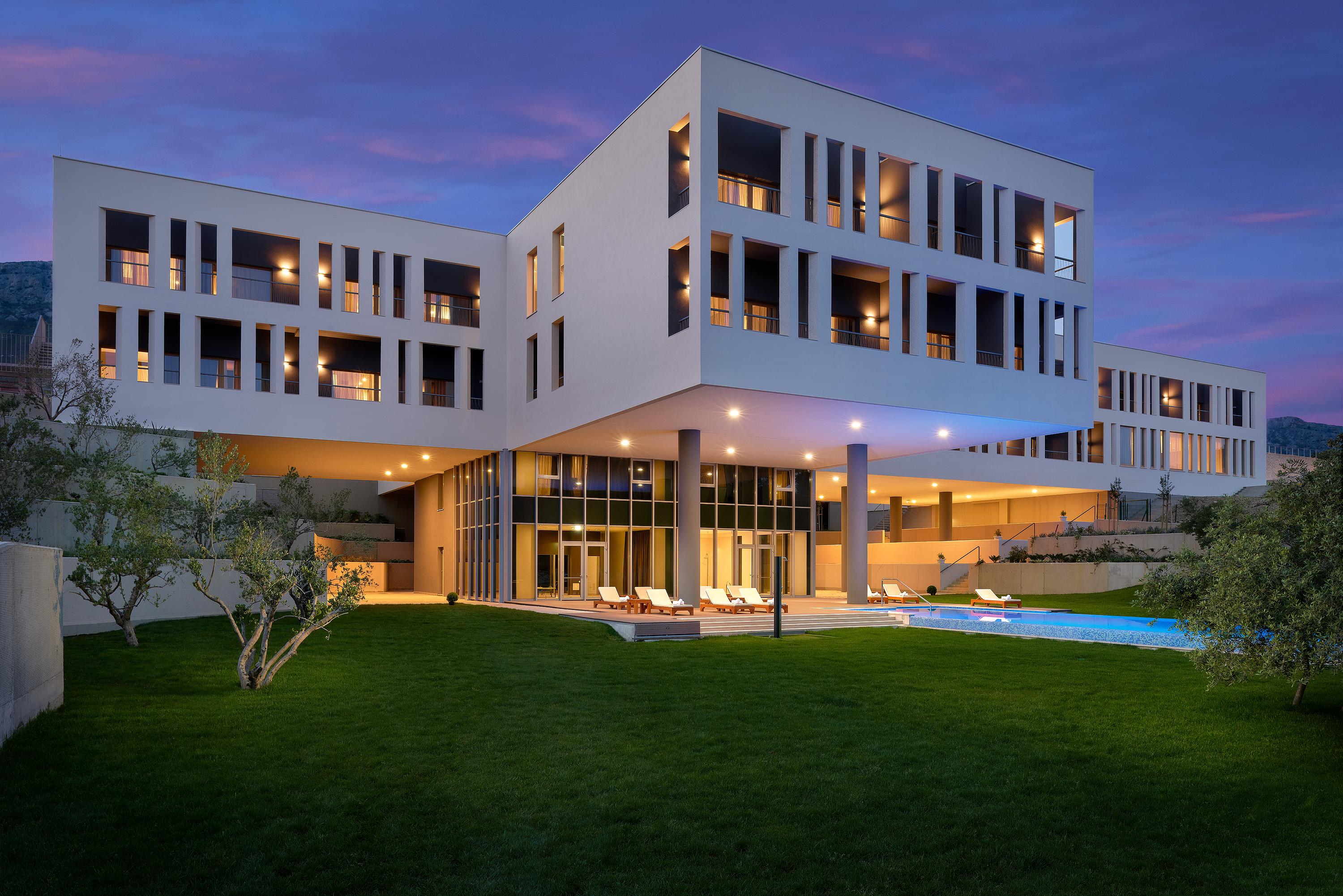 Hotel Salona Palace Экстерьер фото