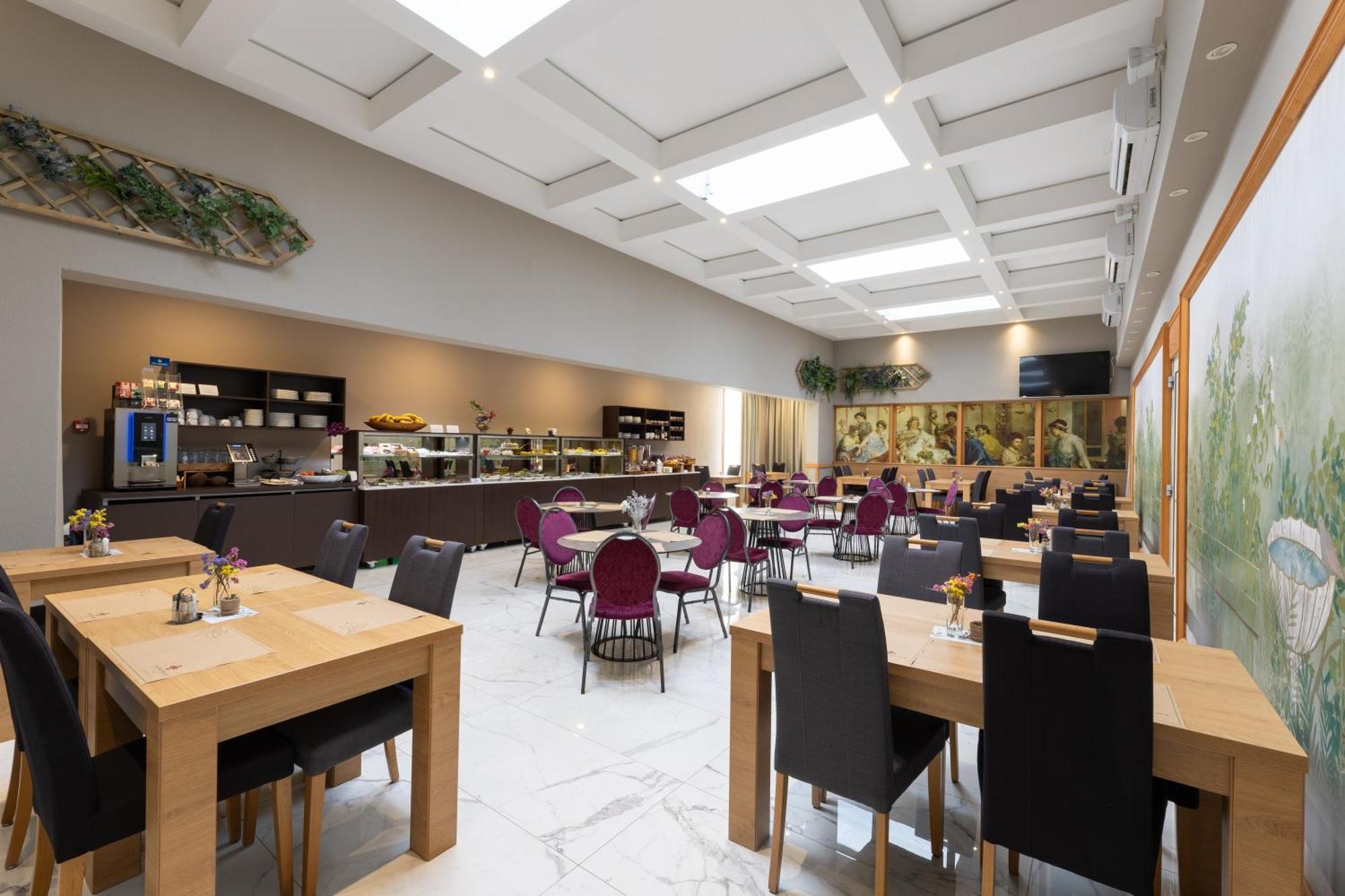 Hotel Salona Palace Экстерьер фото