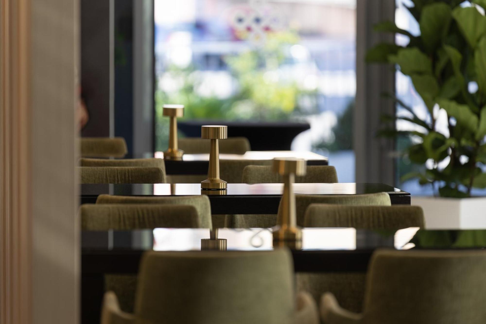 Hotel Salona Palace Экстерьер фото