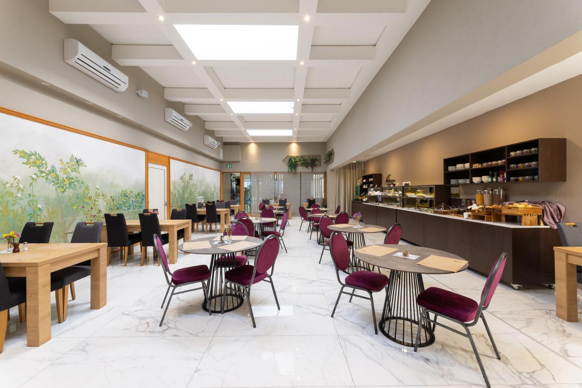 Hotel Salona Palace Экстерьер фото
